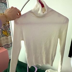 Zara essentials : white turtle neck